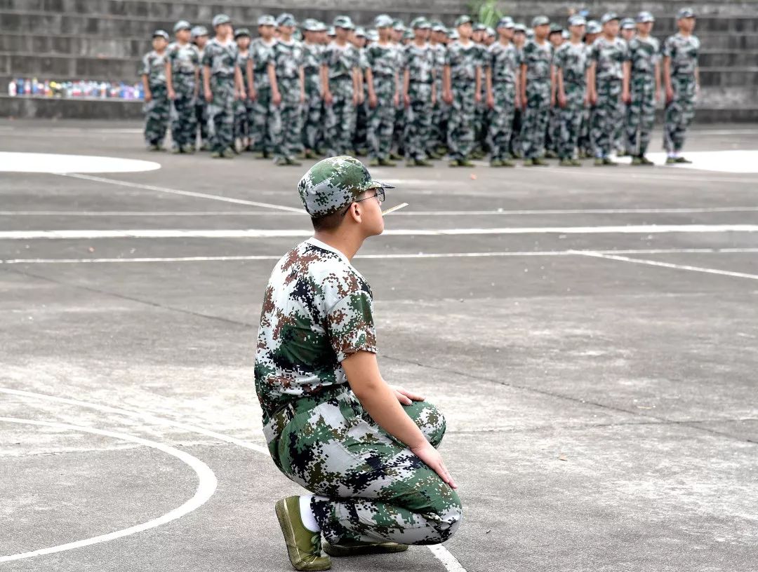 慈利一中军训特辑稍息立正向我看