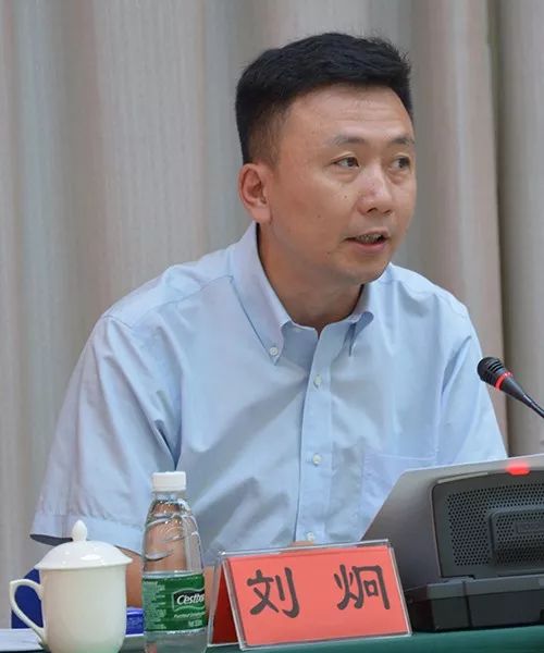 讲座结束后,刘炯副总经理代表公司对华昌物业2019年上半年工作进行了