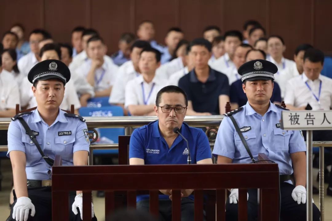 双鸭山市农委党委原书记赵杰涉嫌贪污受贿巨额财产来源不明案开庭