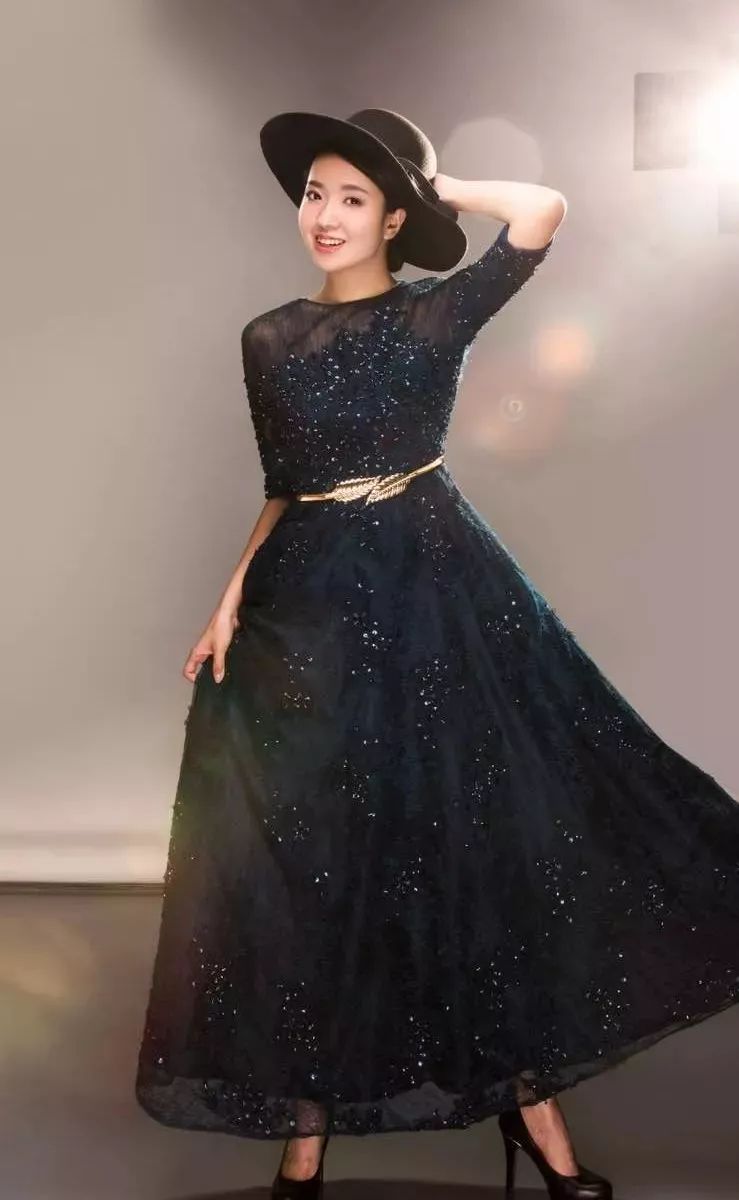 王璐,郑州人民广播电台第四届广播之星,现主持《城市热线》节目.