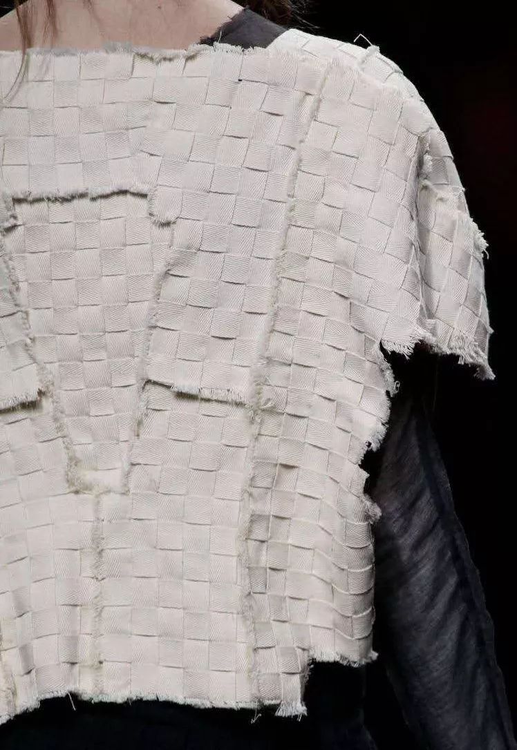 面料设计编织面料▽▽▽下面给大家介绍三种面料样式时尚前瞻趋势对