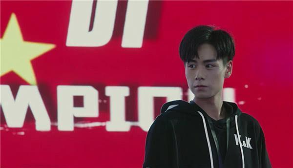 亲爱的热爱的:吴白夺得大赛冠军,帅的没边儿!网友:心动的感觉