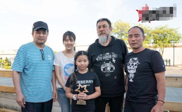 当年毕福剑为观众们带来了很多的欢乐,因此也希望接下来的日子里,他