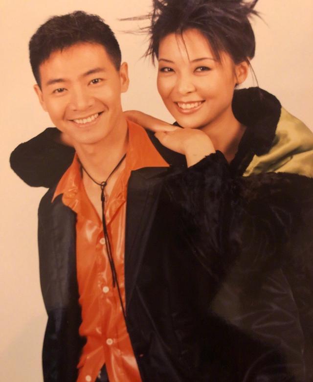 47岁柯蓝晒素颜近照却意外撞脸吴越