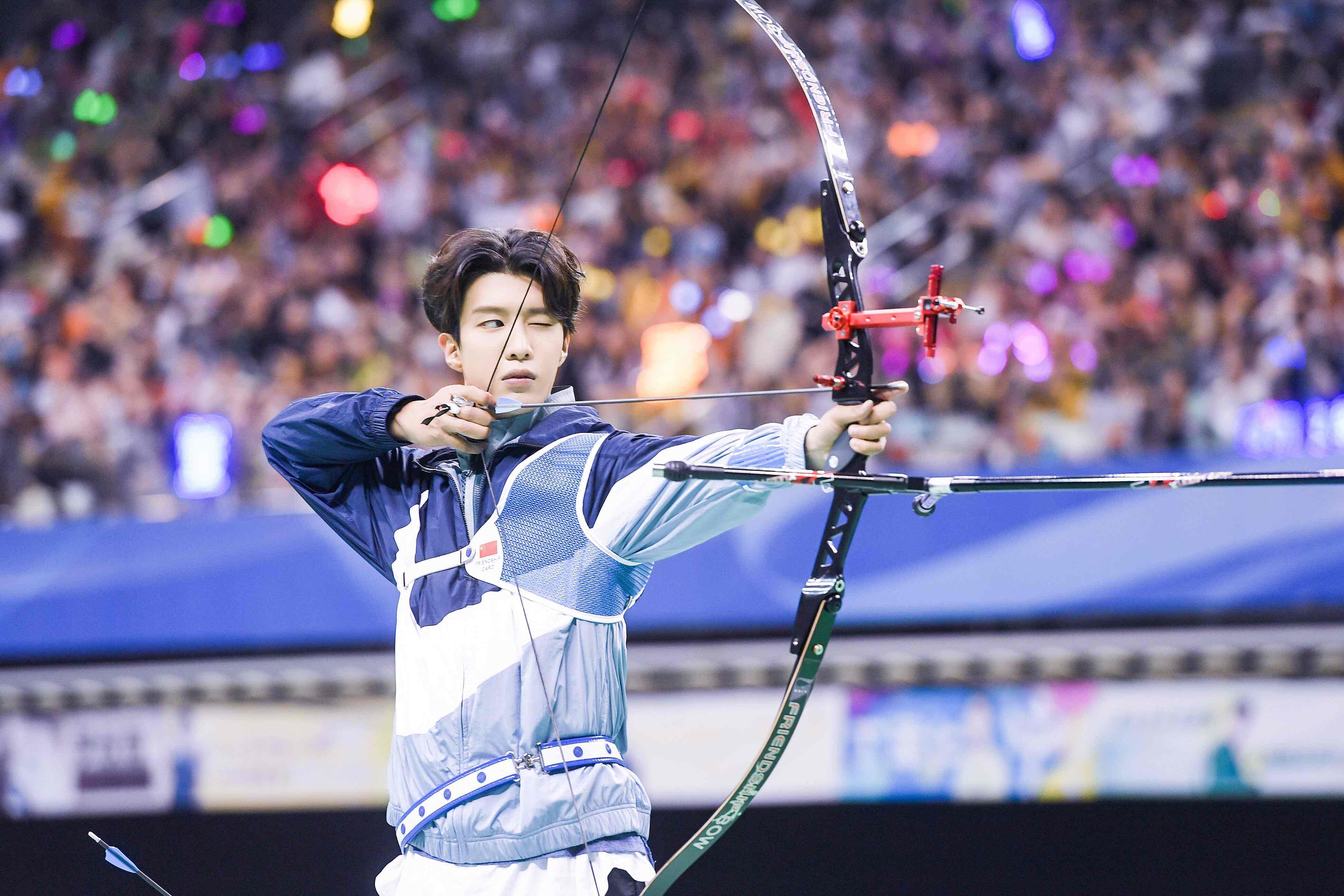 爱豆射箭图盘点,范丞丞第一箭射出十环!