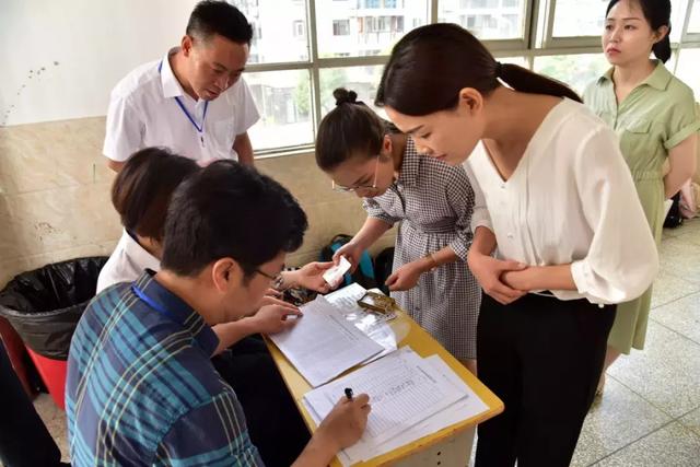 教招面试现场真实还原原来教招面试现场是这样的