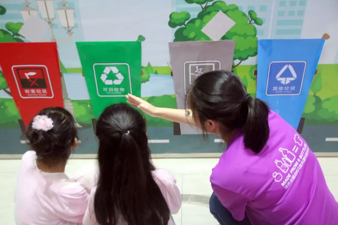 看亲子齐上阵垃圾分类他们这样做