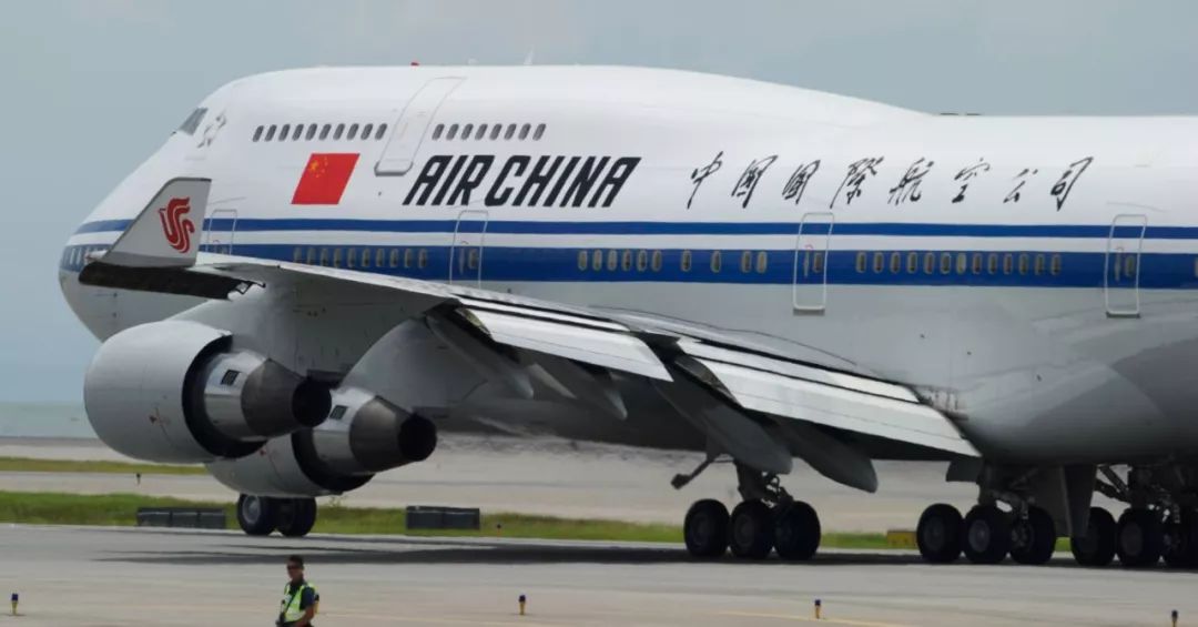 中国大妈大闹飞机头等舱!被网友认出来了,身份曝光!_国航