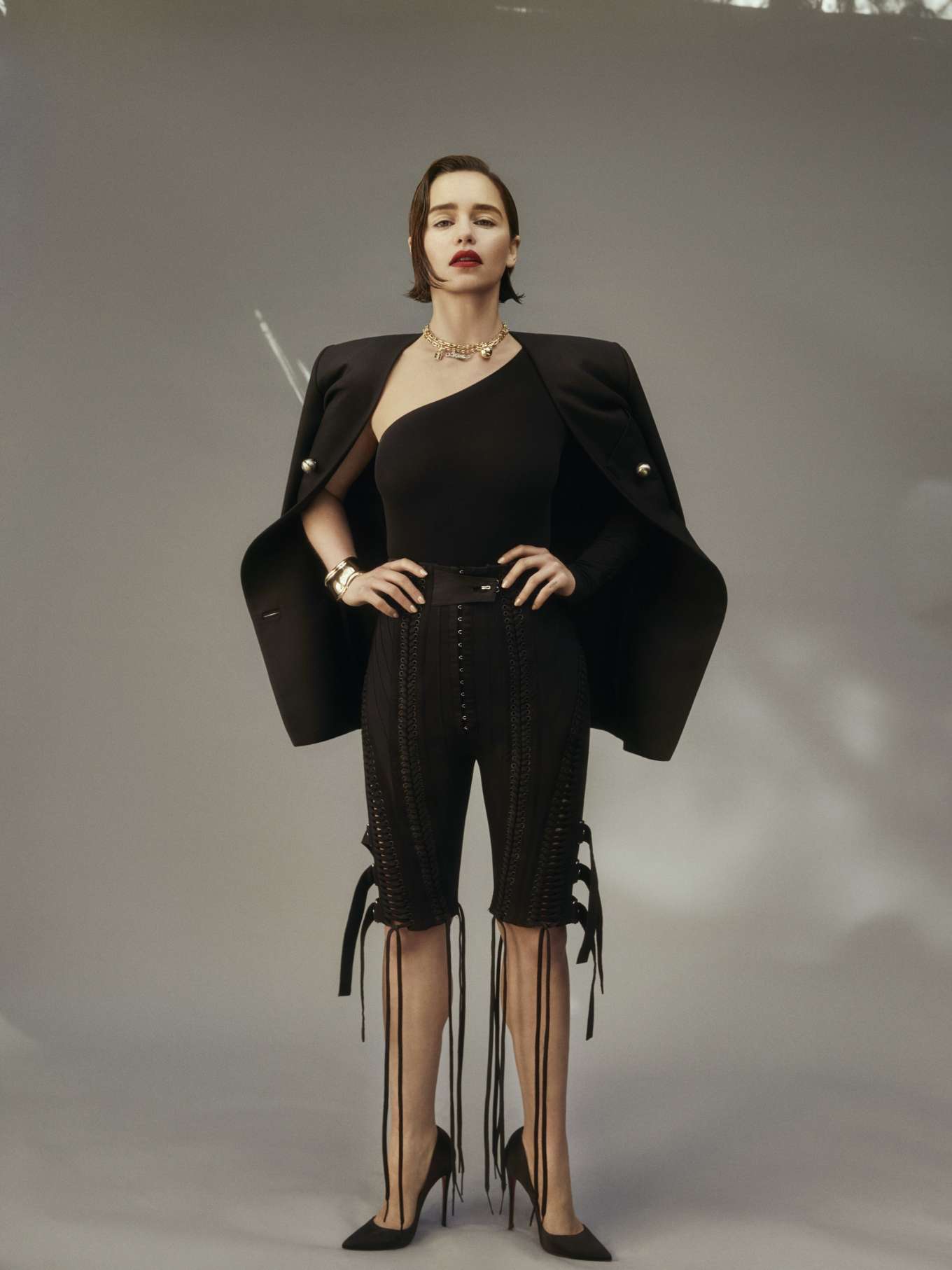 龙妈emilia clarke最新时尚大片