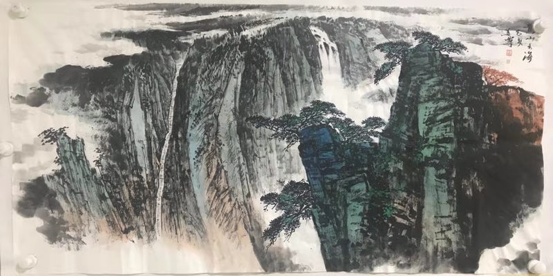 与中国传统山水画相比,姜宁的山水更富有现代山水的气质特征,其山石