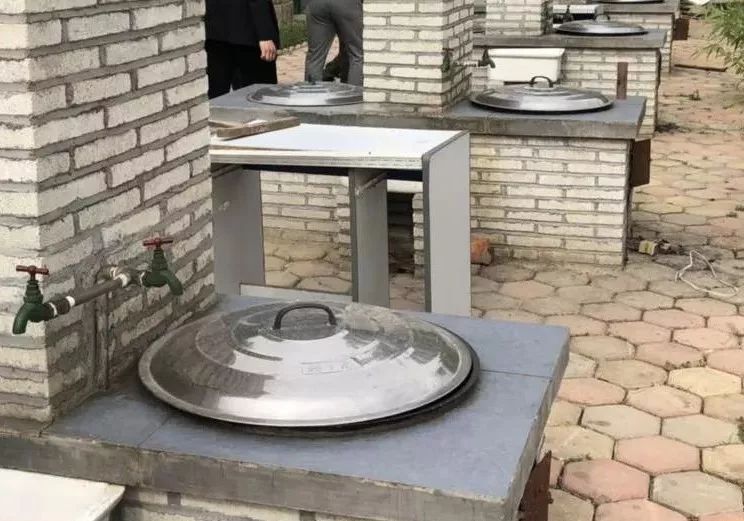 体验石磨豆腐,集体包水饺,烧大锅灶.