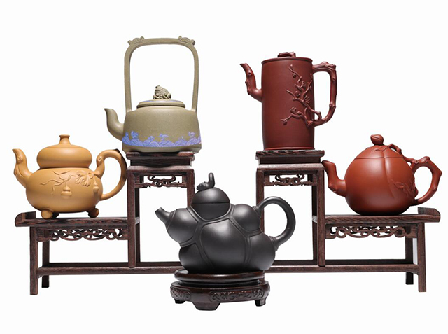 郑建明受邀参拍紫砂花器作品富贵吉祥起拍价55万元