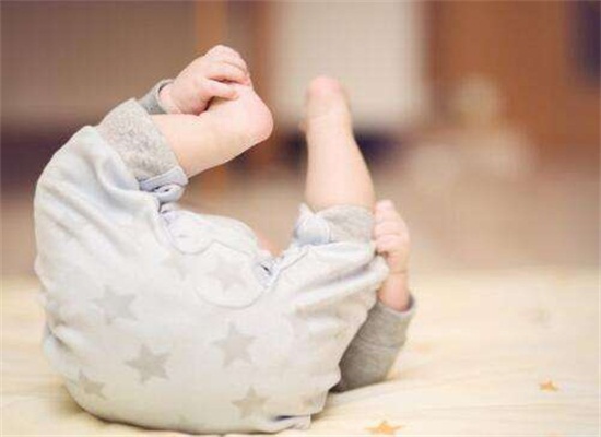 宝宝这个阶段学站立,后果很严重!