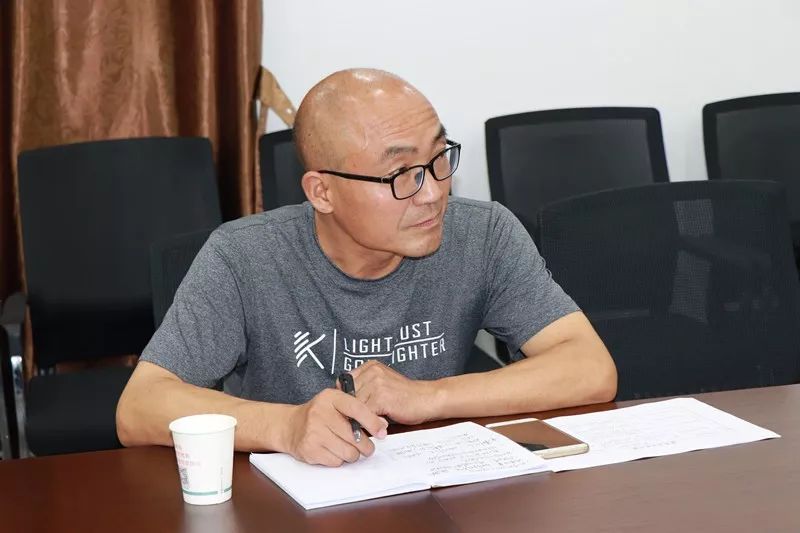 市工信局局长许启政一行莅临安康市青年创业大厦调研指导协会工作