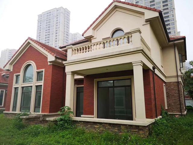 森海豪庭四期还有别墅在售,独栋毛坯,建面约307㎡-350㎡,每户带一个建