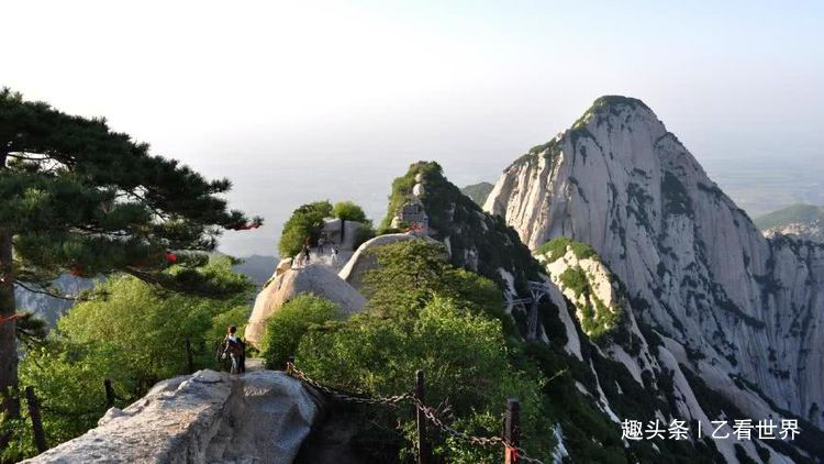 华山栈道男子从2000米处跳下离开只是一瞬间留下无尽心痛