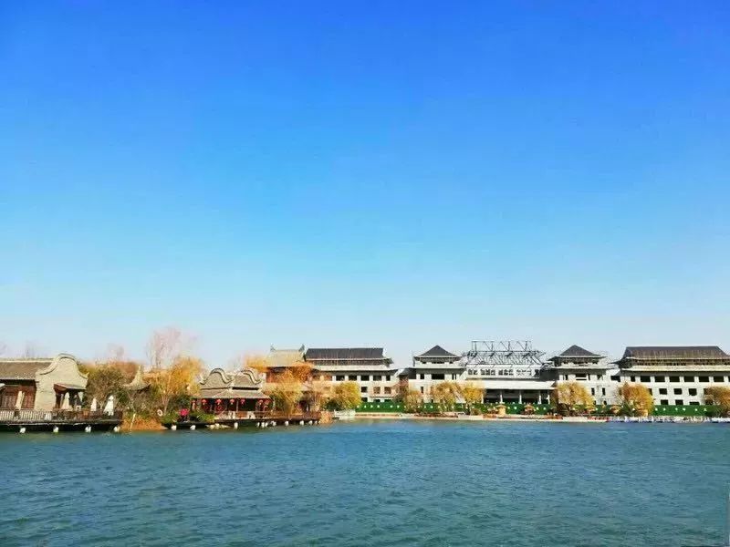 走过 余店,穿过 启封故园,漫步在 西姜寨,徜徉在 千菊园,开封的人文