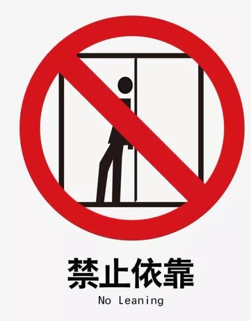坐地铁时不能把手放在门缝或门边,小心夹手针对萱萱的月龄,我们可以在