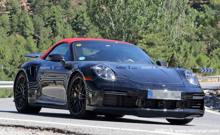 全新保時捷911 turbo敞篷版路試諜照 紅色軟頂彰顯運動活力有望2020年