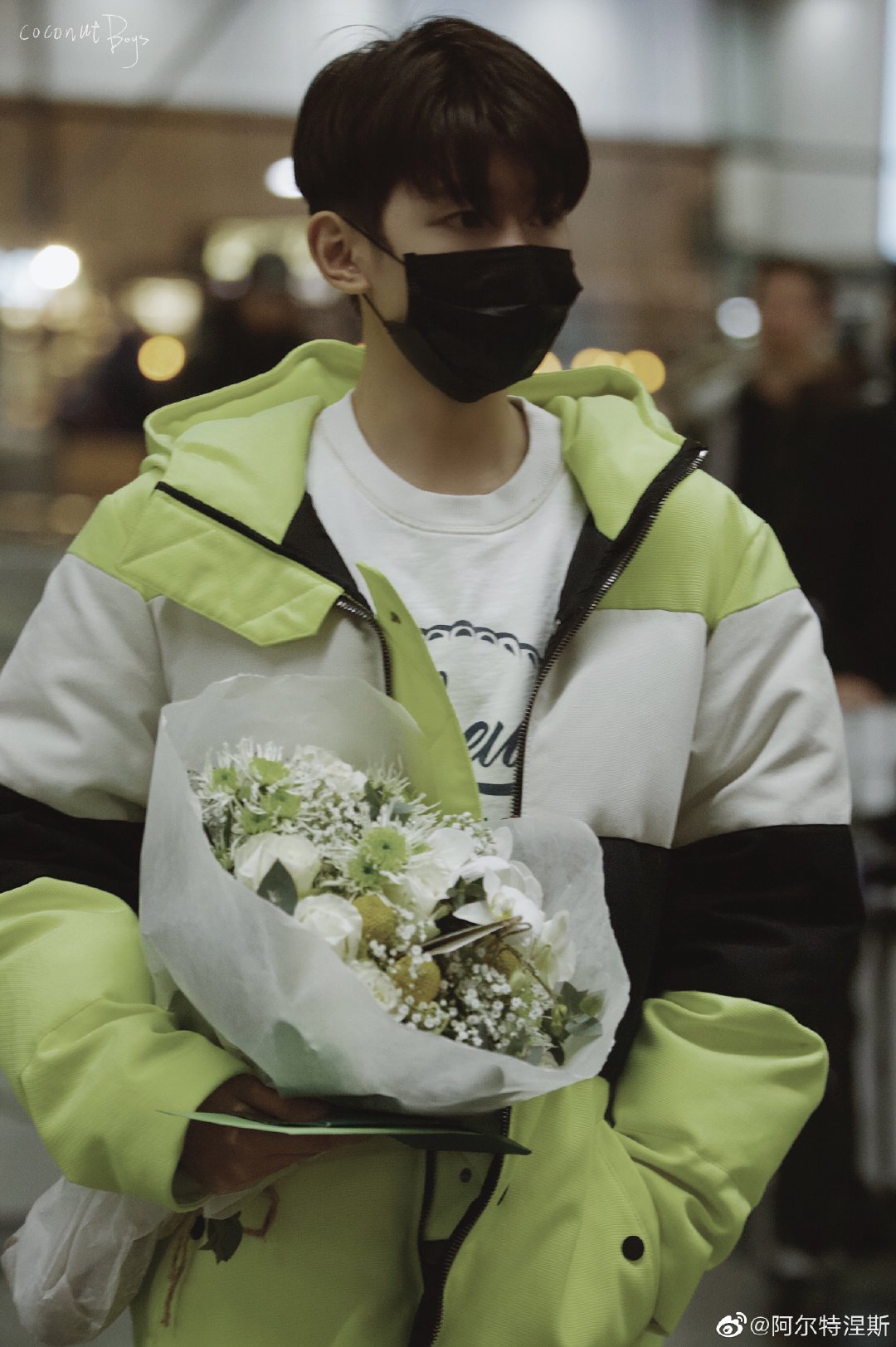 饭绘王源捧花图目光所及都是你