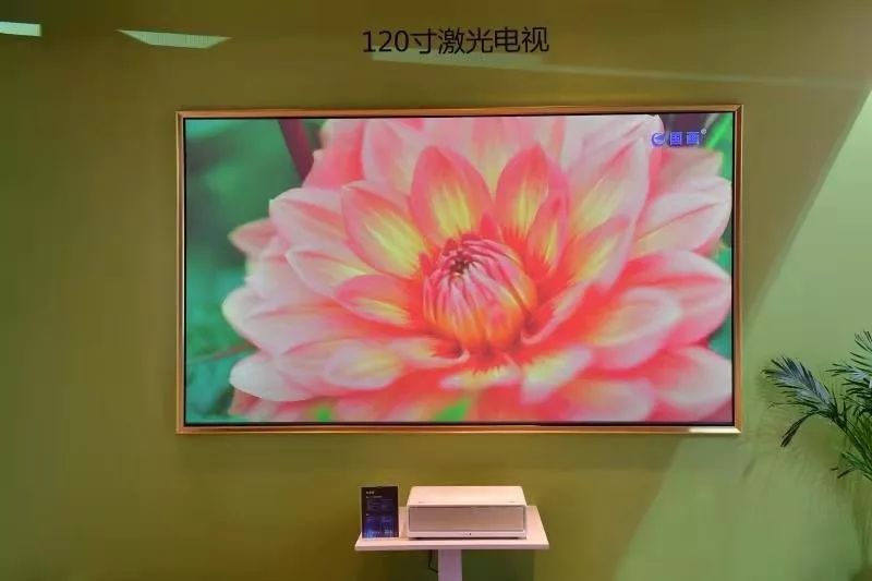 仿真系统,以3台lp60sl国产化虚拟仿真投影机投射半径为3米的180度弧幕