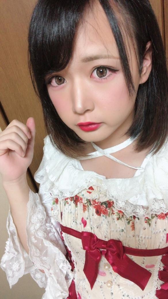 真后街女孩推特大火的女装大佬竟是不良少年