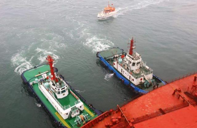 原创报复来了?波斯湾内一艘油轮被伊朗海军带走,美国表示强烈谴责