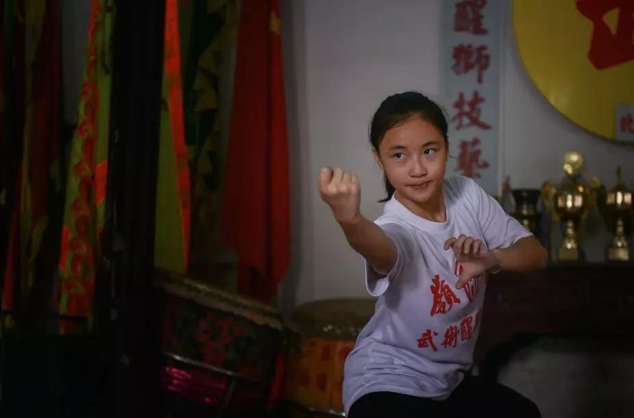 她还是佛山白眉拳的传承人.