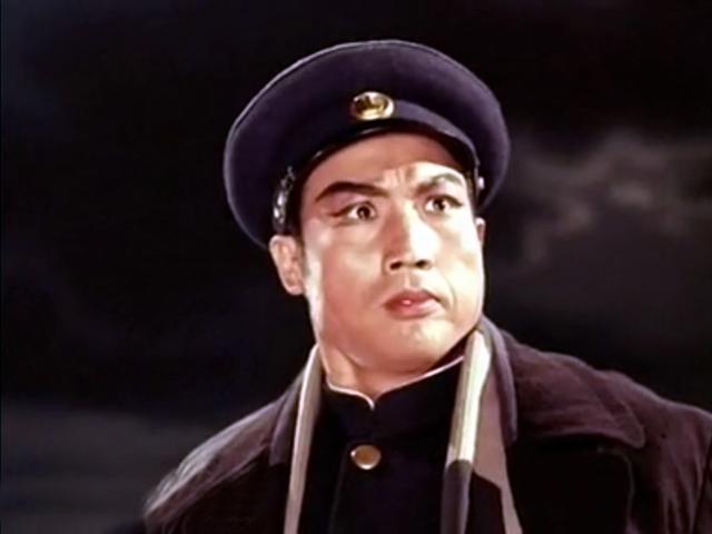 演员钱浩梁,人生如坐过山车,曾经红极一时,如今85岁已成慈祥老人_李少