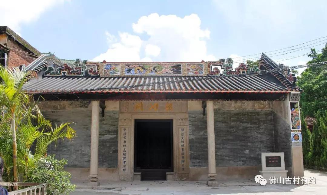 桃村古風綿延八百年,家風依舊惇德行.一街一祠堂,一村一寺廟.