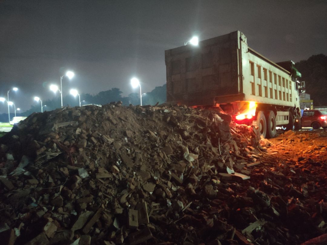 严厉打击!4台夜间越境至我区违法倾倒建筑垃圾车辆被扣留