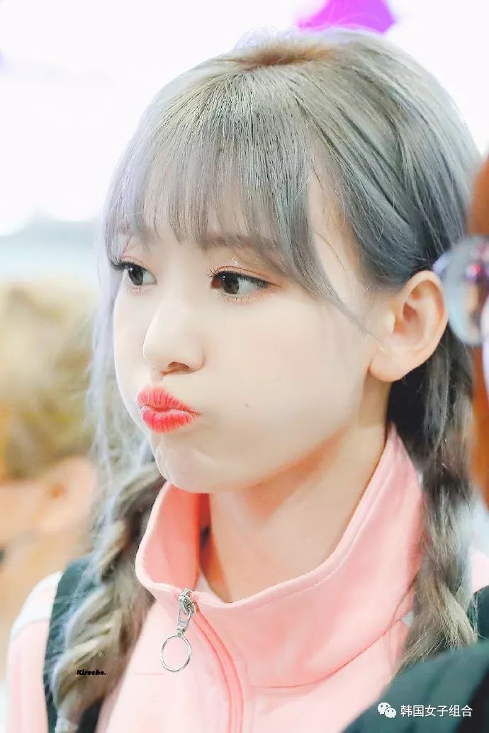 韩网热议夏日蜜桃麻花辫嘟嘟嘴的女团爱豆