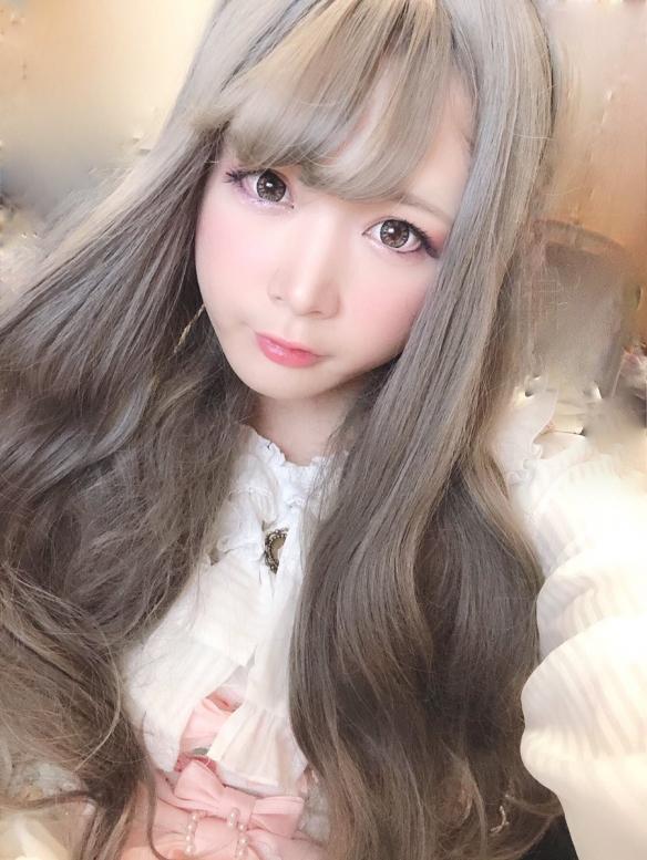 真后街女孩推特大火的女装大佬竟是不良少年