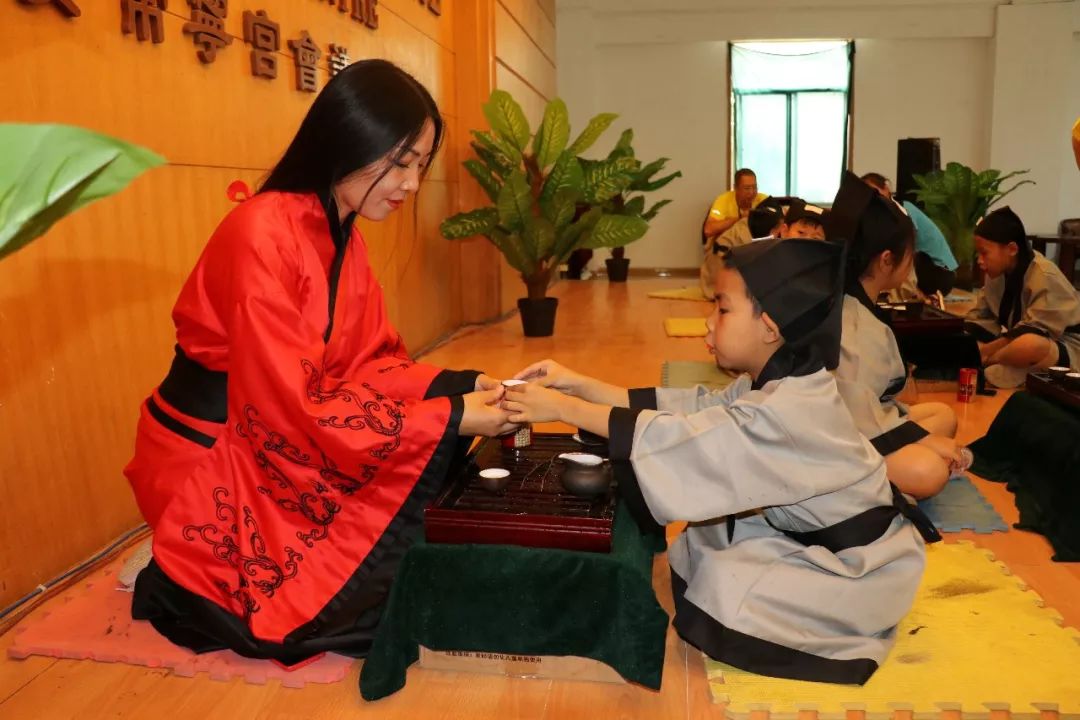 游览蒋介石西北行宫学习国学礼仪文化汉服宝宝萌翻啦