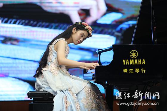 站)王楚玉钢琴独奏音乐会在北大附属实验学校音乐厅礼堂举行(如图)