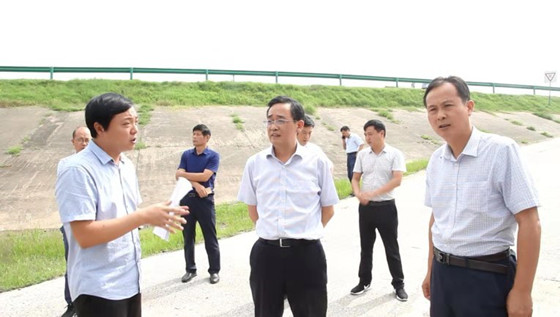 副县长朱本芳参加督查活动.