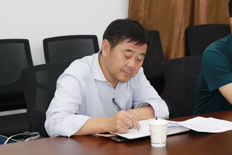 市工信局局长许启政一行莅临安康市青年创业大厦调研指导协会工作