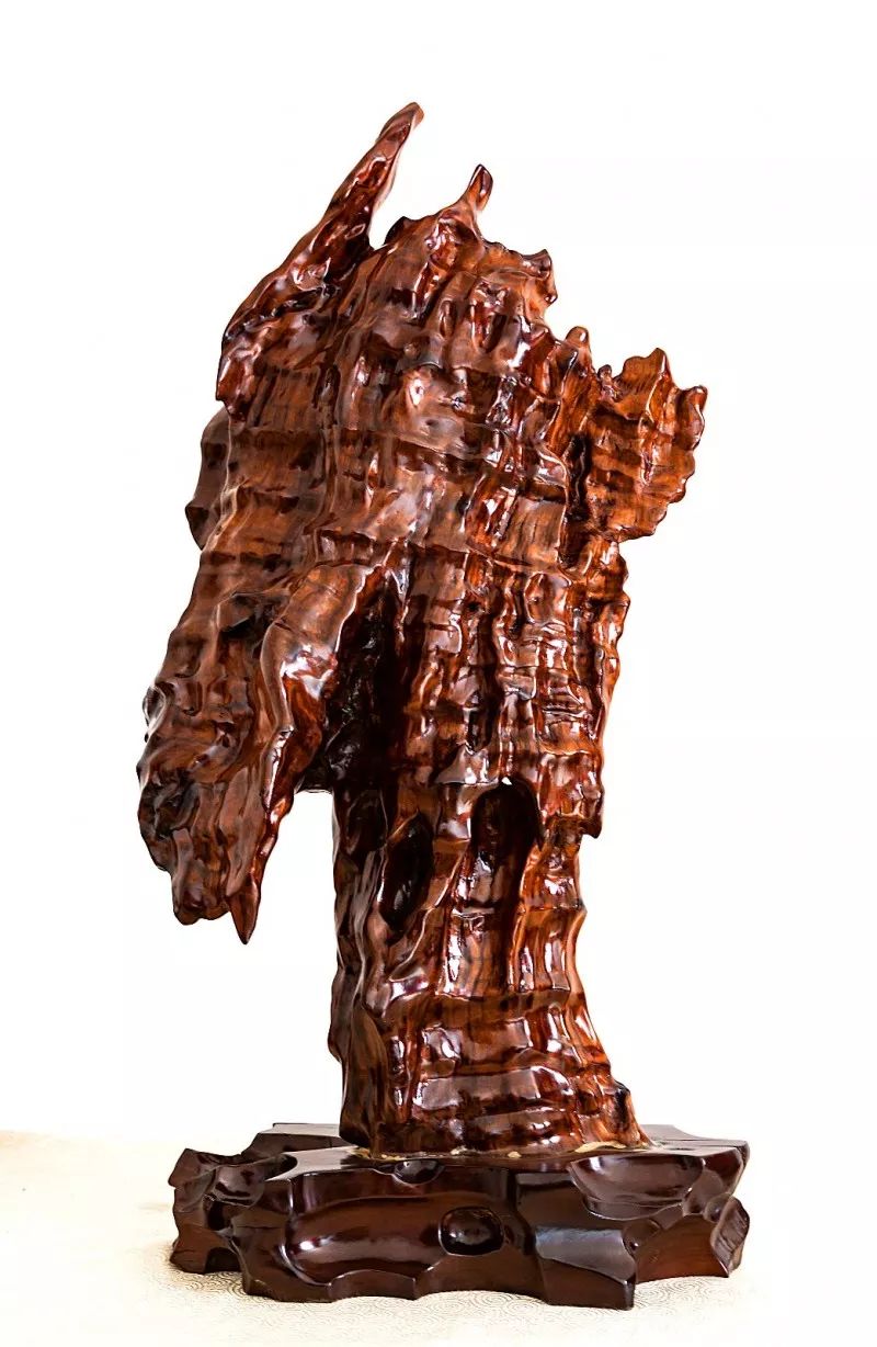 化"朽木"为神奇的匠心根雕,汉族传统雕刻艺术之一,讲究"三分人工,七分