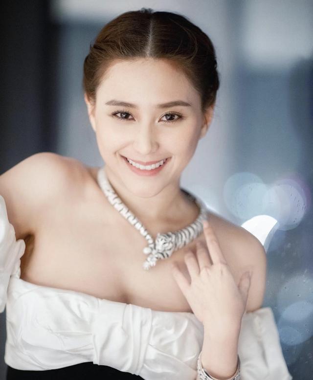 何超莲找男朋友的眼光也是不错的,窦骁虽然没有家财万贯,但是正如何超