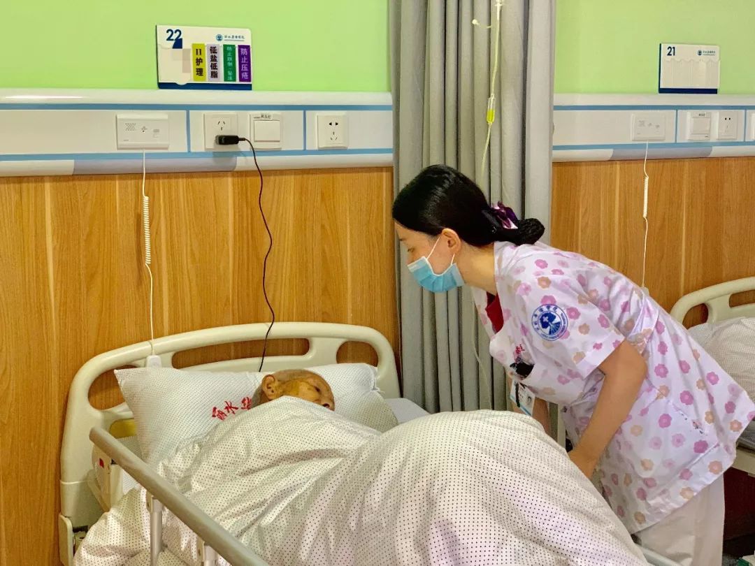 如果您身边有长期卧床的老年病患者请转发老人舒心子女减负