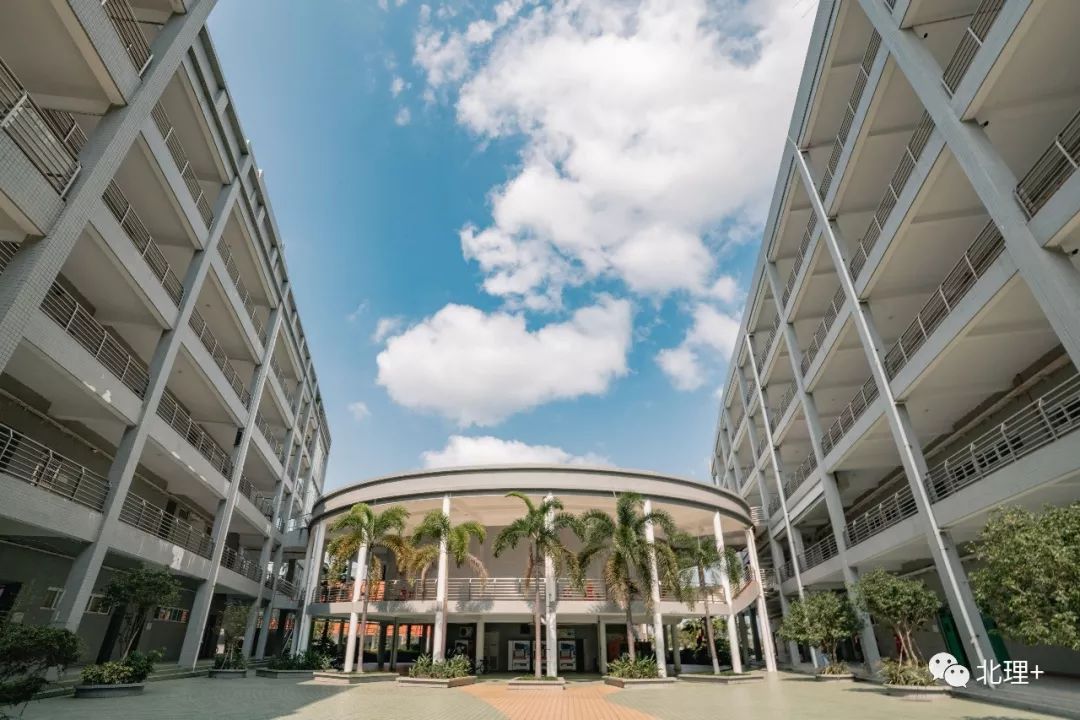 砰砰砰北理珠快递快出来看明德楼