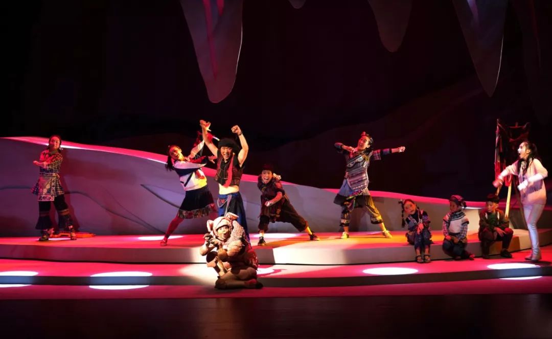 推剧儿童剧那山有片粉色的云爱的神奇力量可以跨越任何距离