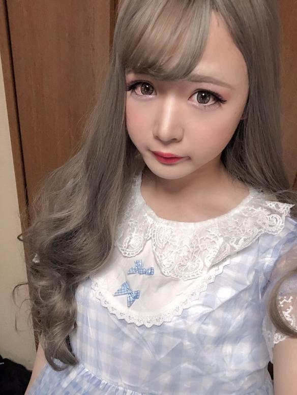 真后街女孩推特大火的女装大佬竟是不良少年