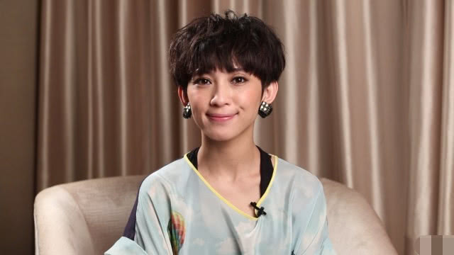 戴佩妮讲与老公相亲过程,直接告诉她有多少钱,第二次说睡觉打呼