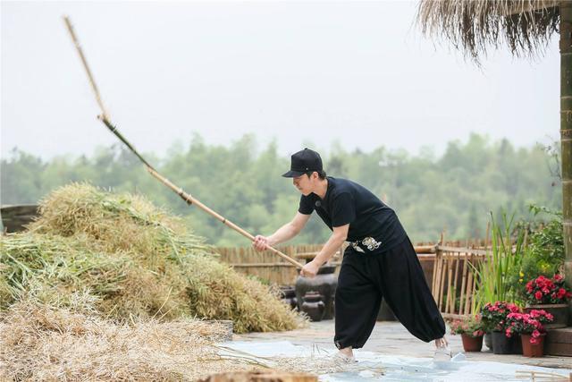 现如今《向往的生活》节目口碑做起来了,接下来就是想办法利用这个