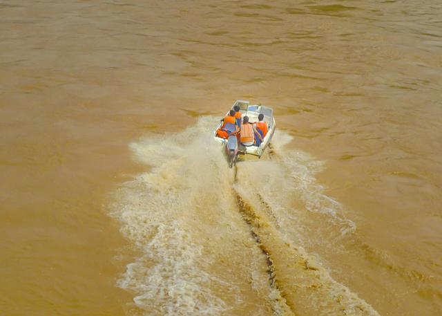 原创黄河旅游奇观不吹不行羊皮筏子赛军舰可真的是吹出来的