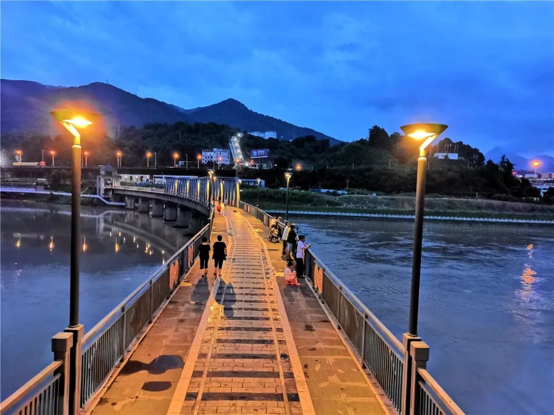 在三明市梅列区徐碧段的沙溪河上,横贯着这样一座大桥.