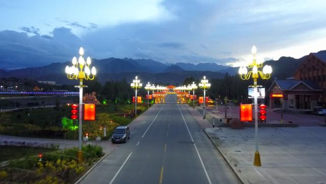 路灯升级更换扮靓肃南县城