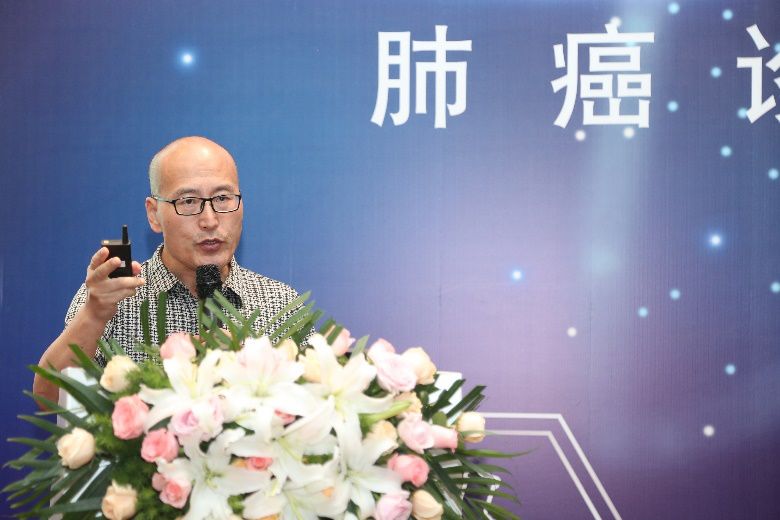 李满祥教授鉴于单一肿瘤标志物在特异性,敏感性方面的局限性,在临床