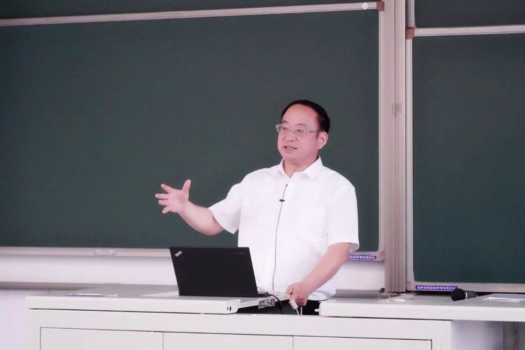 张建民院士是清华大学水利系教授,土木水利学院院长,兼任中国土木工程